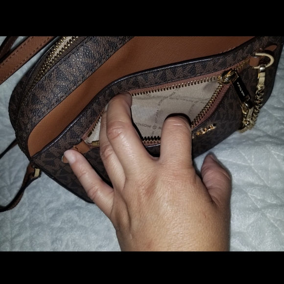 Michael Kors Shoulder Bag & Wallet - Picture 4 of 9